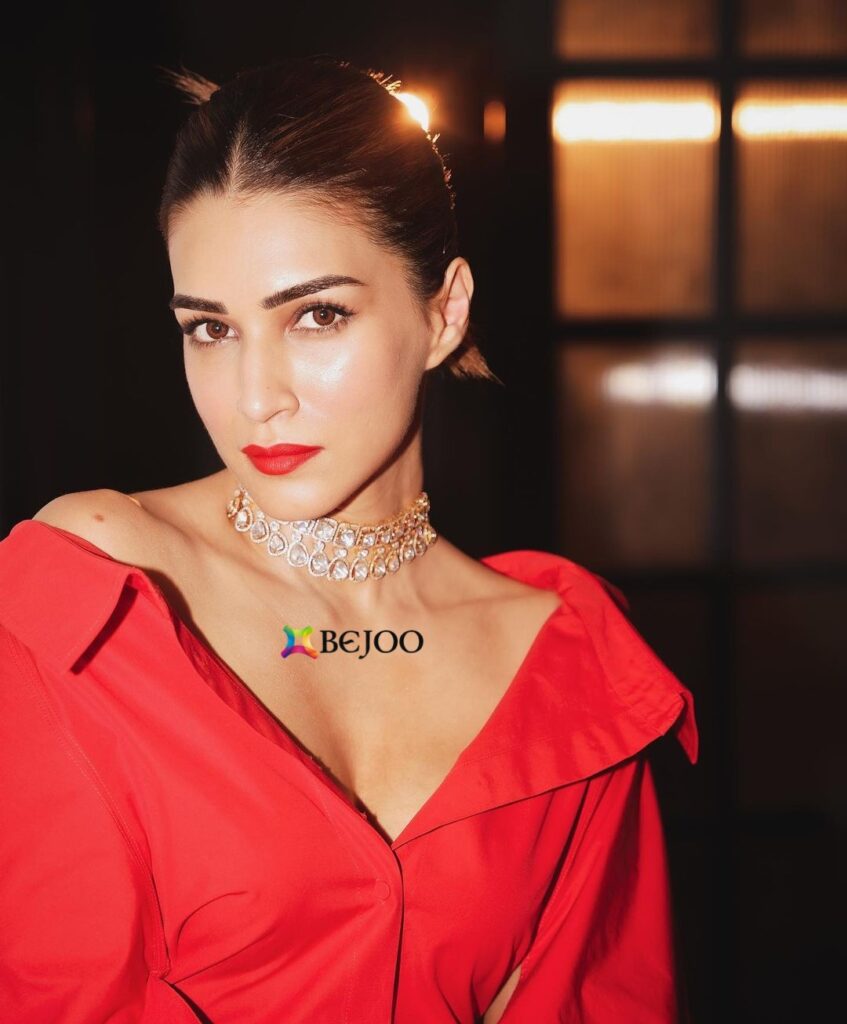 Actress Kriti Sanon Attractive Images & Pics