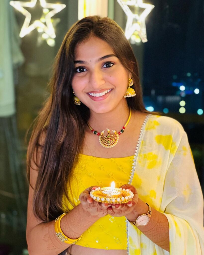 Pranavi Manukonda Wiki, Biography, Age, Movies, Tv shows & More