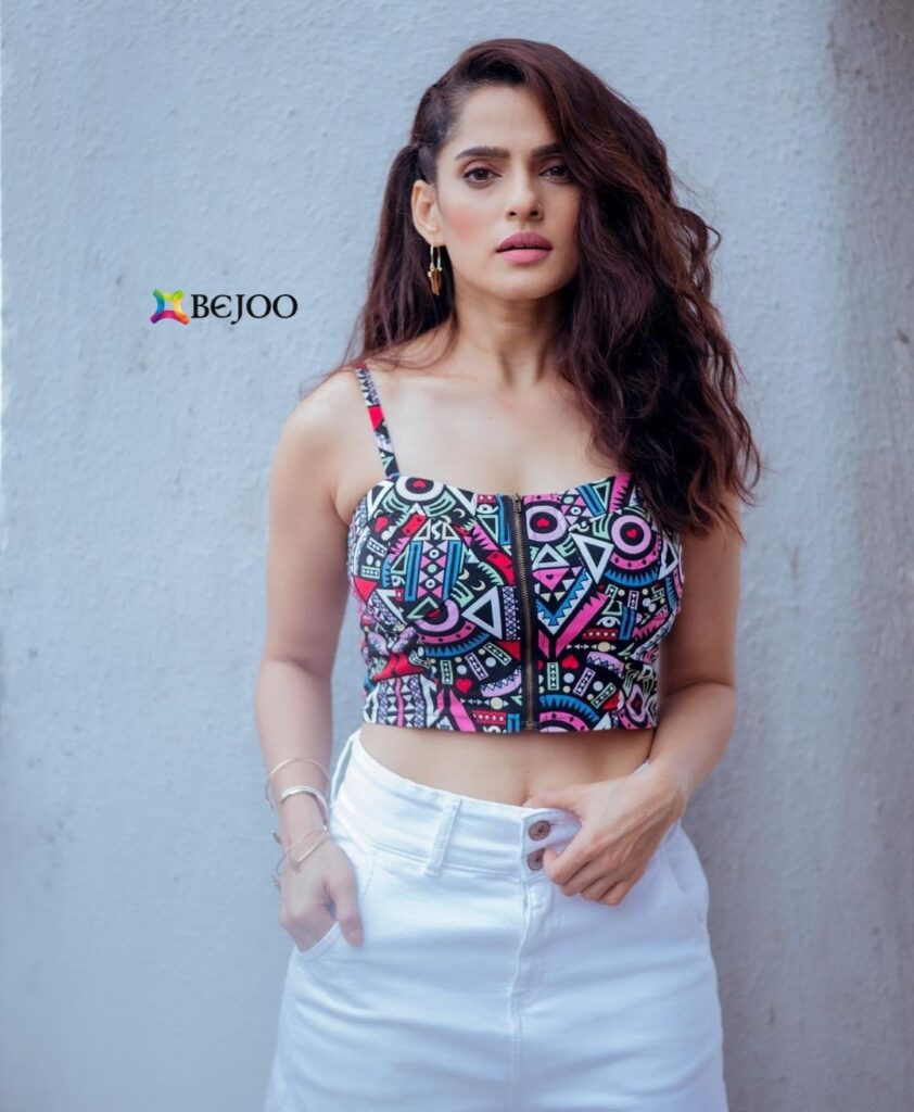 Actress Priya Bapat Latest Photos & 9 Pics