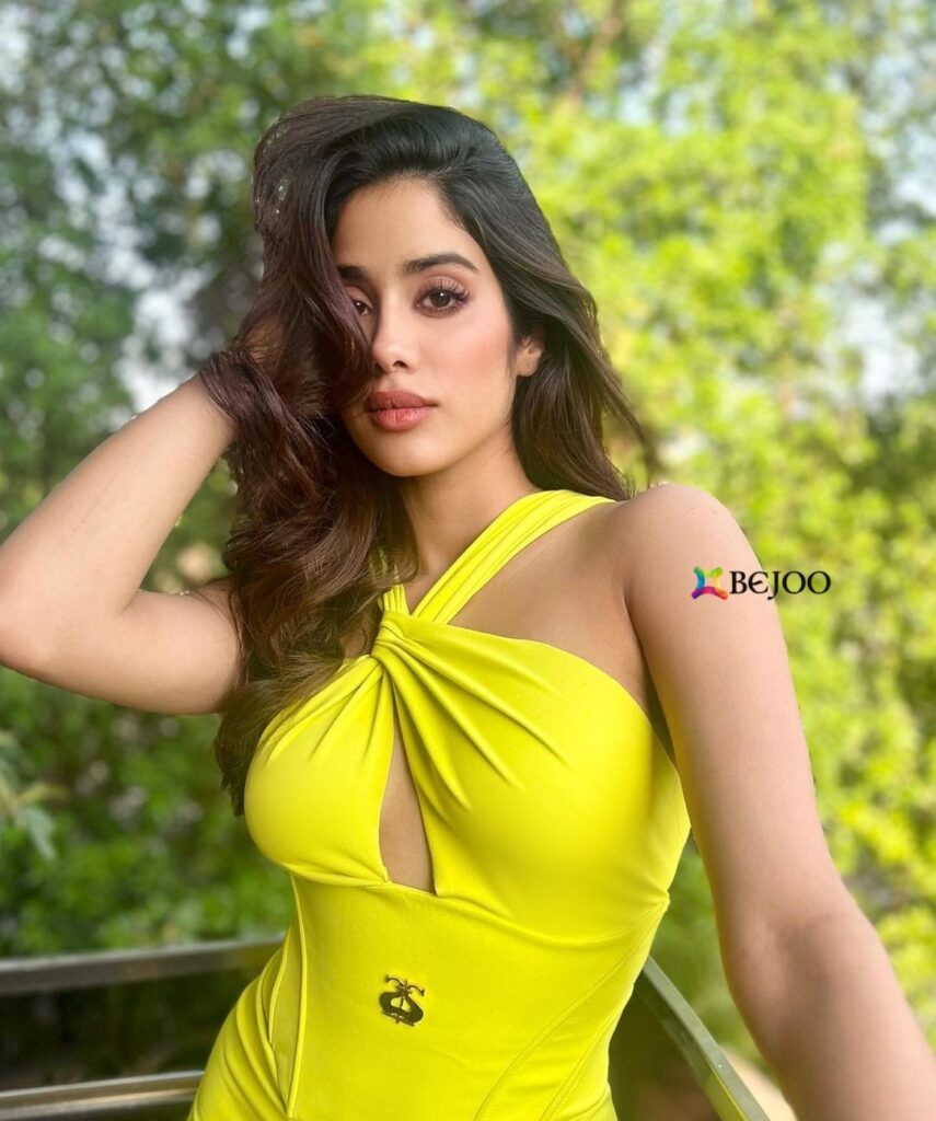 Actress Janhvi Kapoor 10 Photos & Videos