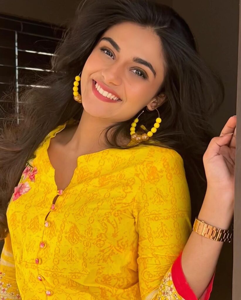 Actress Nayan Sarika Photos & 10 Images