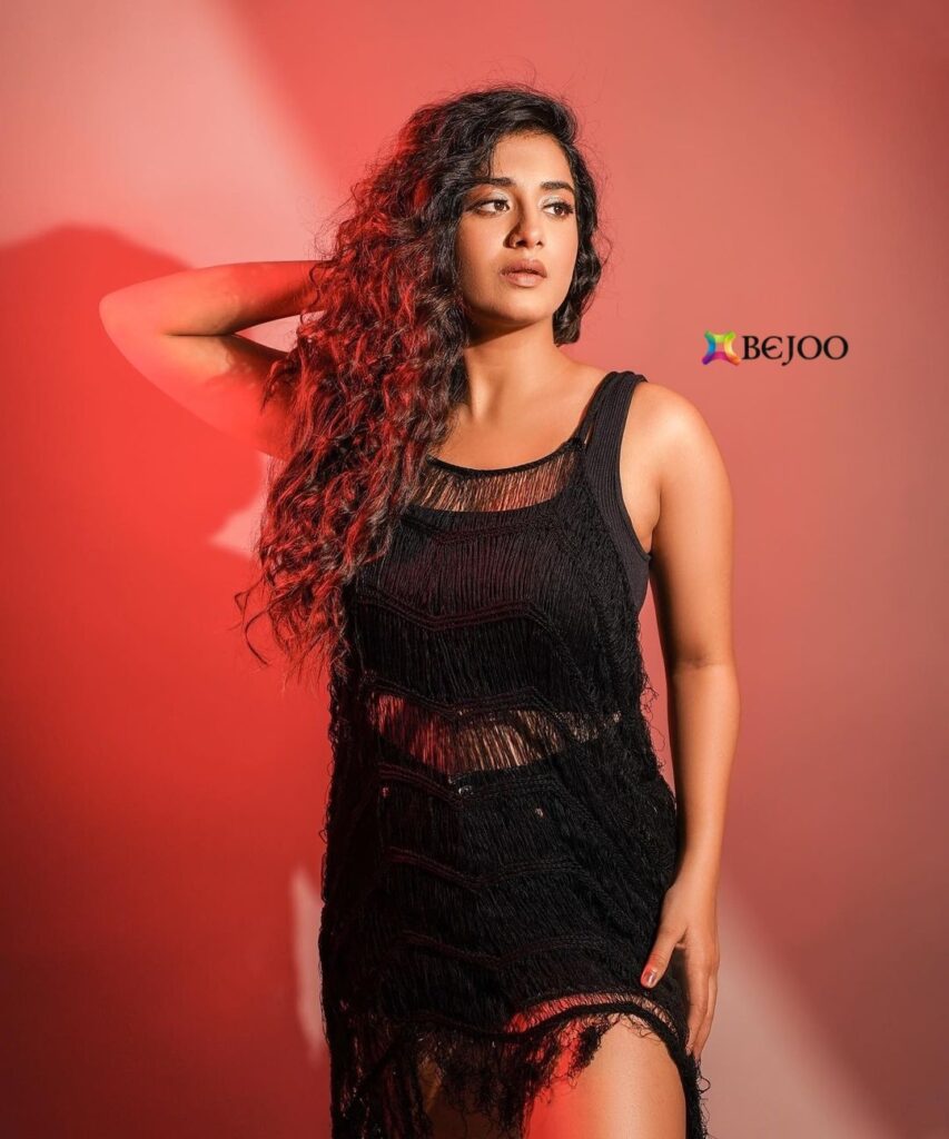 Stunning Rashi Singh Instagram Photos