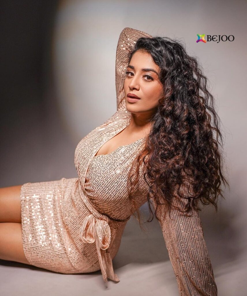 Stunning Rashi Singh Instagram Photos