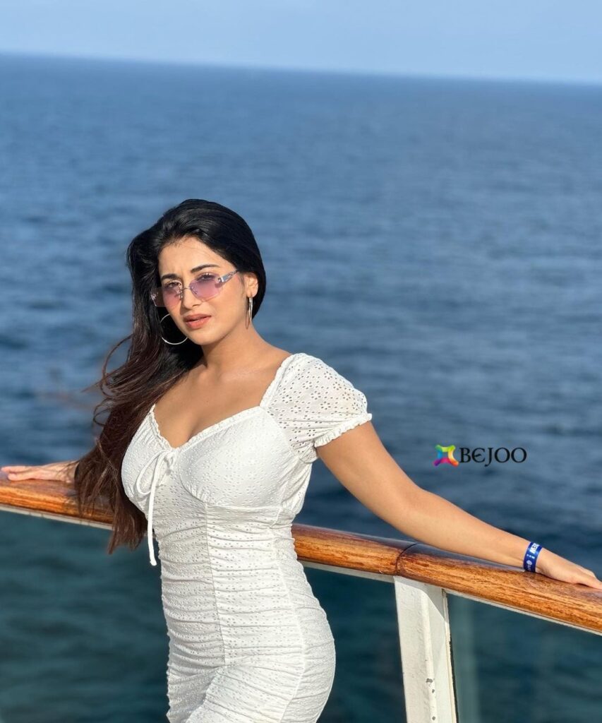 Stunning Rashi Singh Instagram Photos