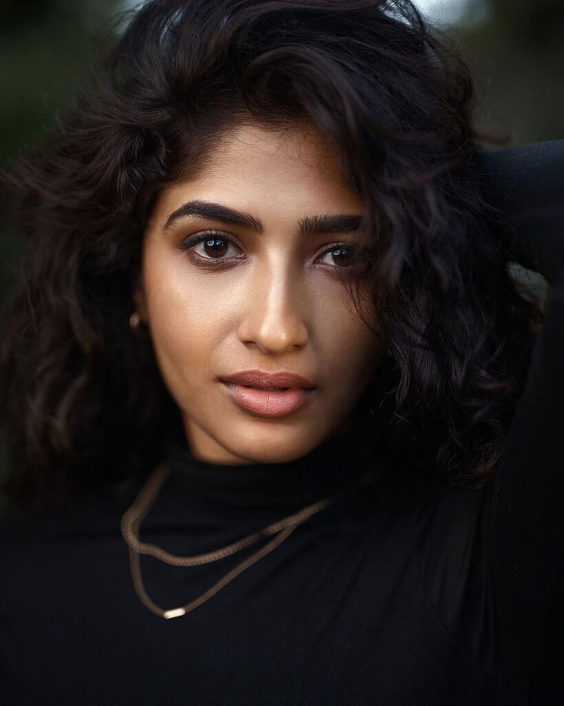 Actress Roshini Prakash Instagram 8 Photos