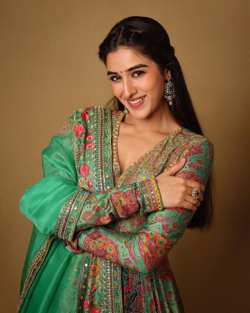 Actress Sakshi Vaidya Instagram Photos