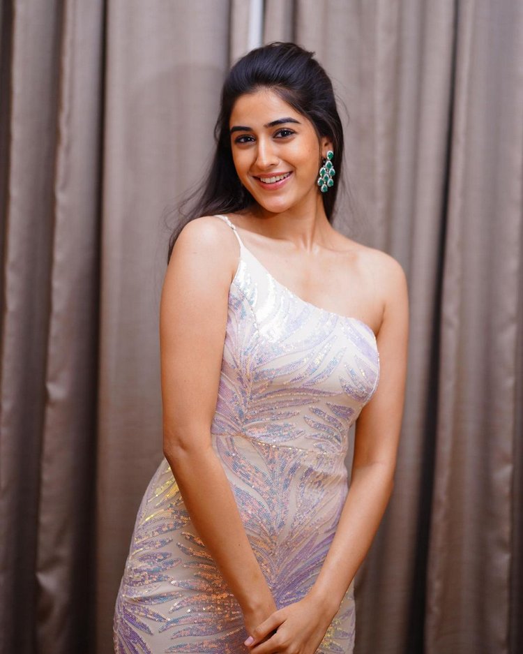 Actress Sakshi Vaidya Instagram Photos