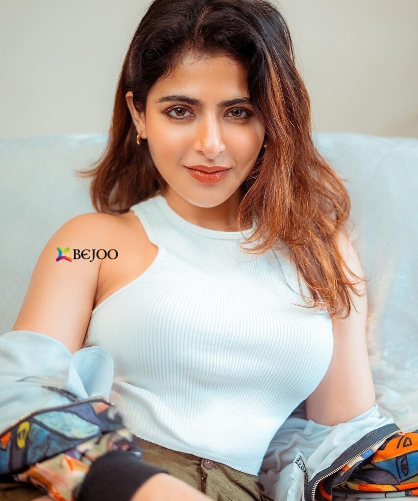 Gorgeous Actress Iswarya Menon Photos