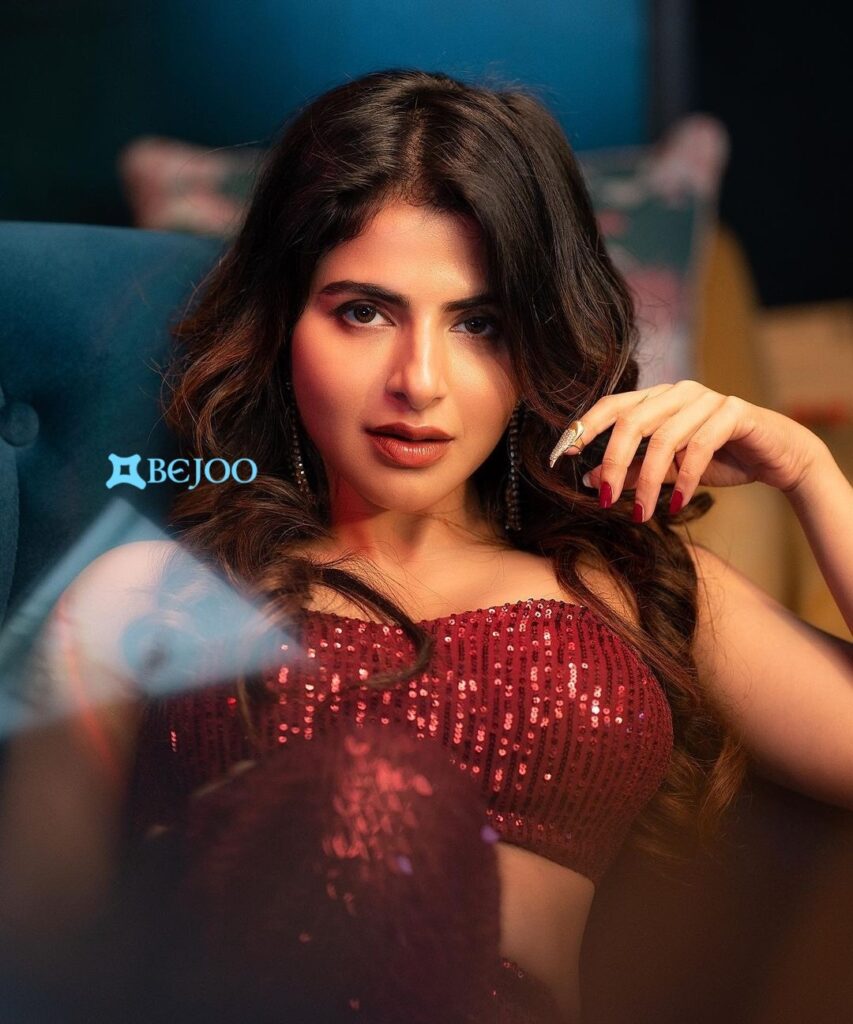 Gorgeous Actress Iswarya Menon Photos