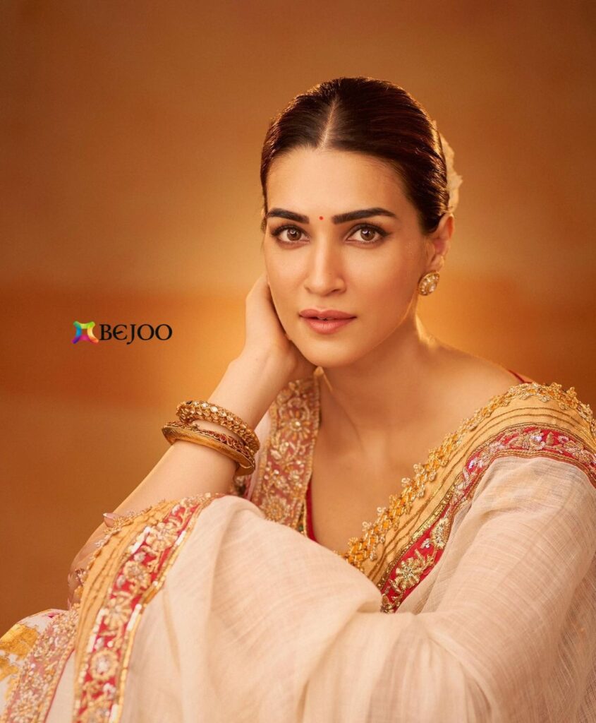 Actress Kriti Sanon Attractive Images & Pics